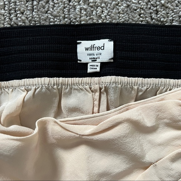 Aritzia Wilfred 100% silk shorts - Picture 3 of 4